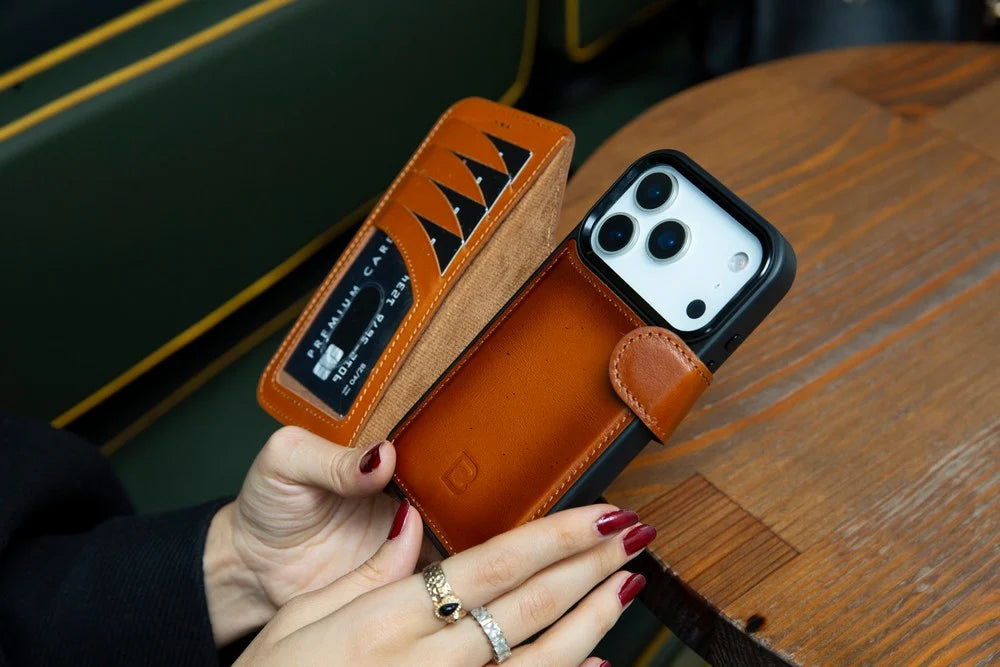 Magic iPhone 18 Pro Max / 17 Pro Max Detachable Leather Wallet Case