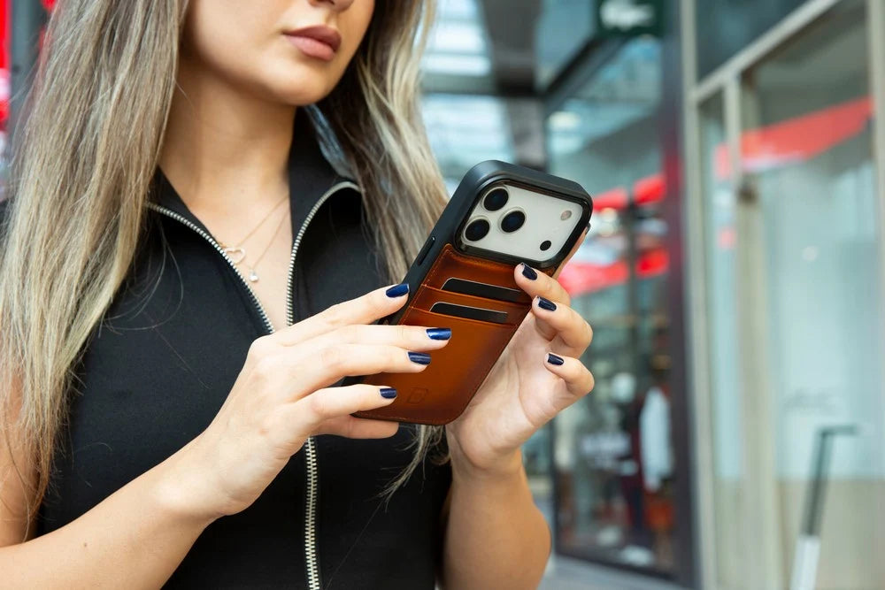 Magic iPhone 18 Pro / 17 Pro Detachable Leather Wallet Case