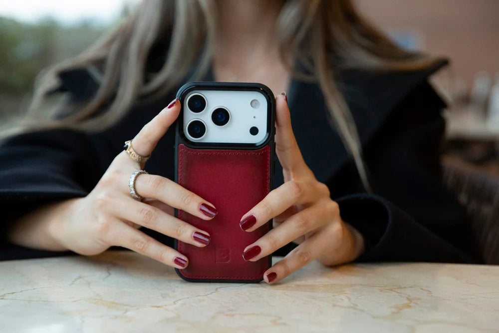 Magic iPhone 18 Pro / 17 Pro Detachable Leather Wallet Case